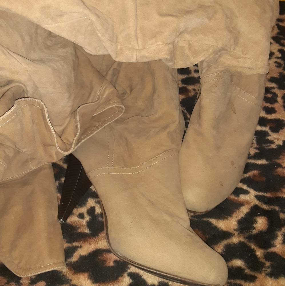 Boots - Picture 2 of 3